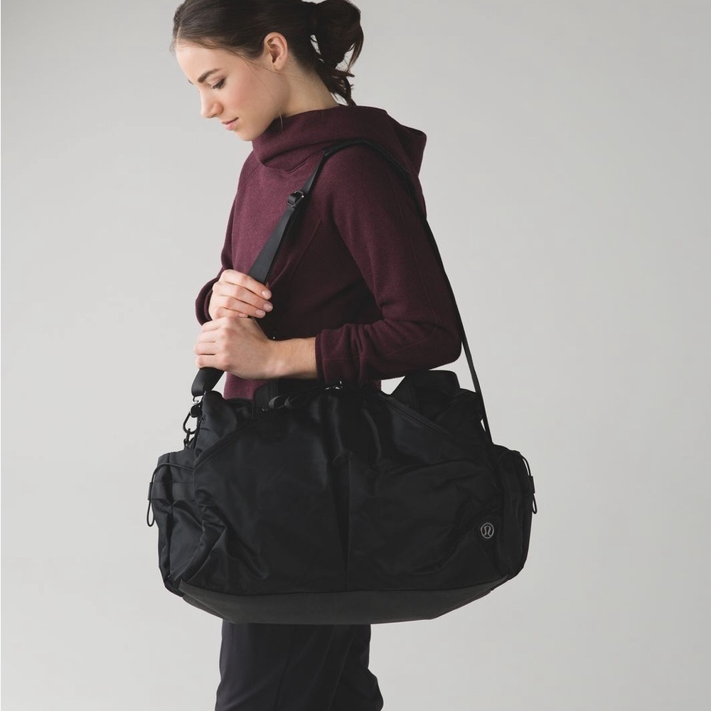 Lululemon Extra Mile Duffle Black - Picture 2 of 16